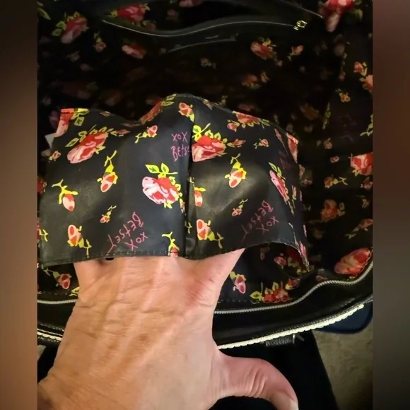 Black & White Betsy Johnson Tote ! - Picture 8 of 12